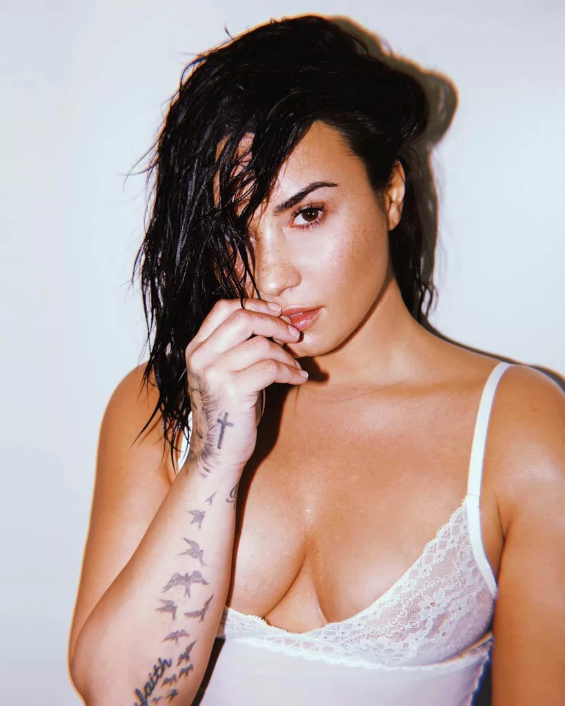 Demi Lovato Glamorous photos