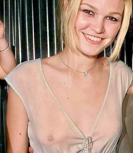 Julia Stiles 20 Photos