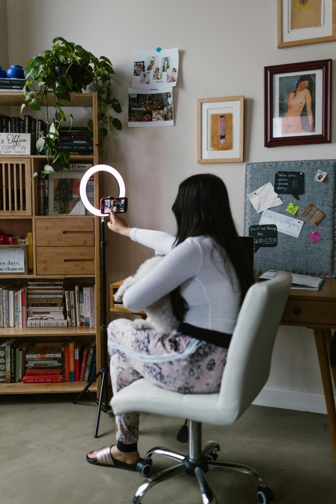 Cách Chỉnh Ảnh Selfie Đẹp Trên Điện Thoại: 6 App Top 2026