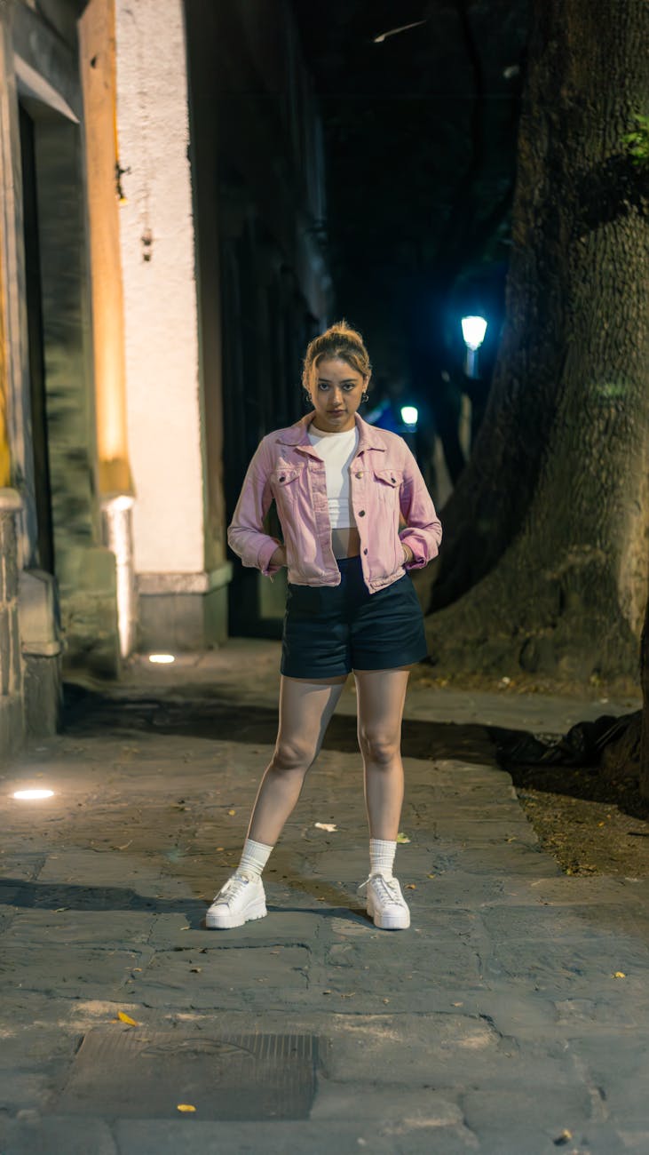 Cách Tạo Dáng Chụp Ảnh Đẹp Tự Nhiên 2026: 15 Pose