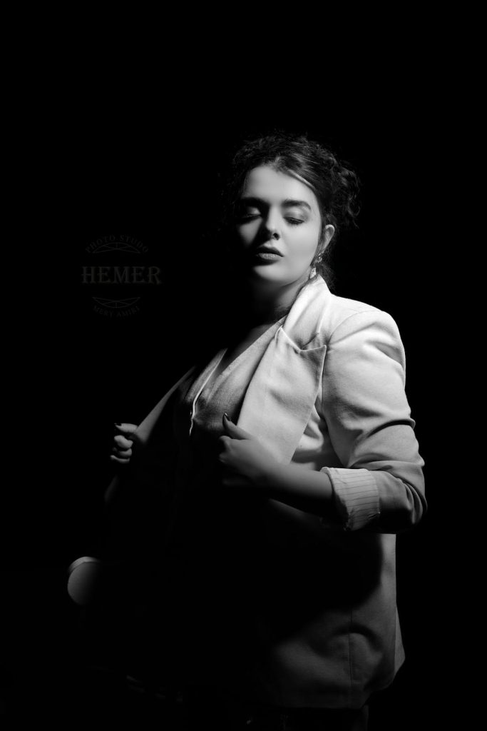 Cách Tạo Dáng Chụp Ảnh Đẹp Tự Nhiên 2026: 15 Pose