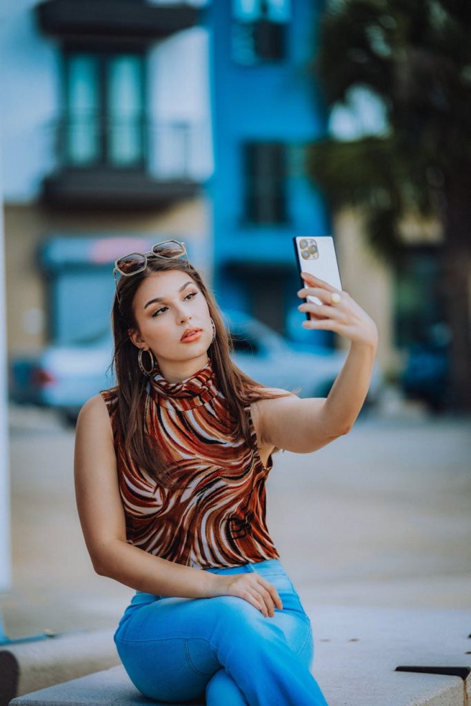 Góc Chụp Ảnh Tự Sướng Đẹp Nhất 2026: 10 Angles Chuẩn Pro